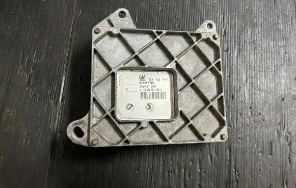 Opel Vectra C Engine control unit/module ECU 08154711 5WK91010