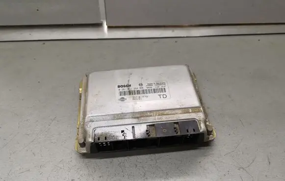 Nissan Terrano Engine control unit/module 0281011264 237107F481