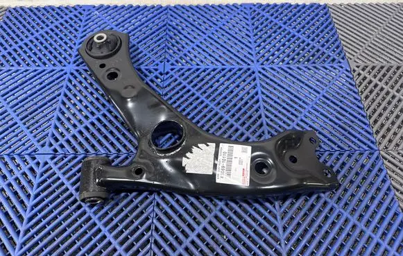 Toyota C-HR I Front lower control arm/wishbone 4806910110 Z001 250214