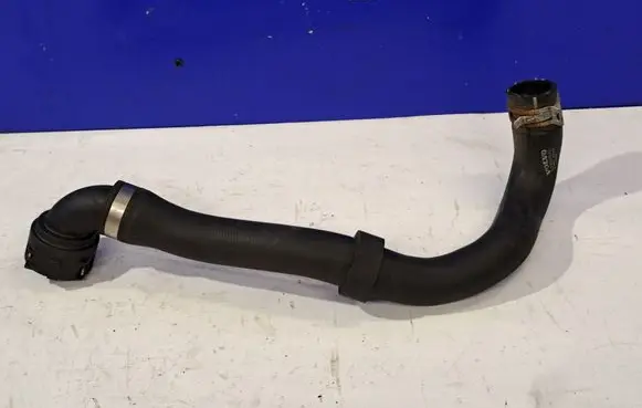 Volvo XC60 Engine coolant pipe/hose 32252070