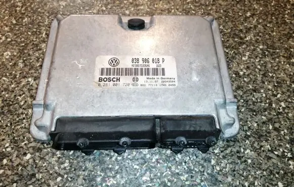 Volkswagen PASSAT B5 Engine control unit/module 038906018P 0281001720