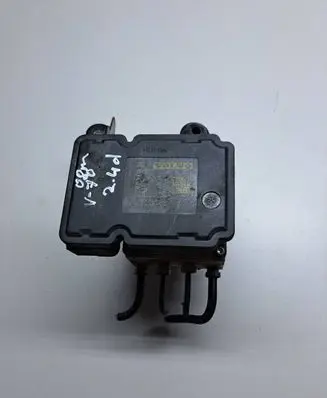 Volvo V70 ABS Pump 31261142 10092604043 000404974D0