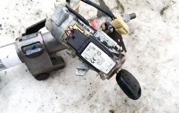 Toyota Previa (XR30, XR40) II Ignition lock 8978328070