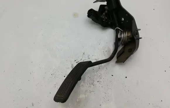 Toyota Avensis T250 Accelerator throttle pedal NOCODE