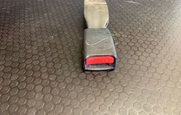 KIA Sorento Rear seatbelt buckle 