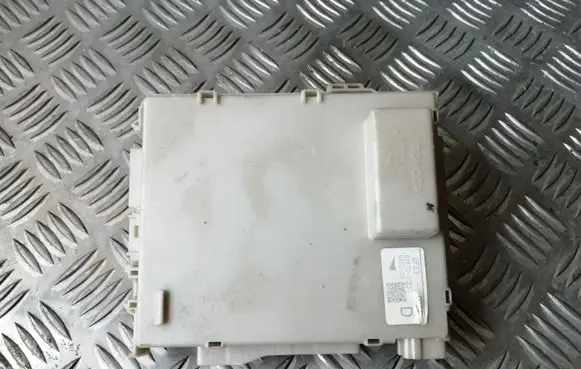 Lexus GS 300 350 430 450H Fuse module 8267030230