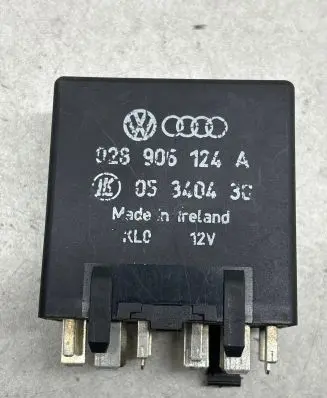 Volkswagen Golf III Other relay 028906124A 05340430