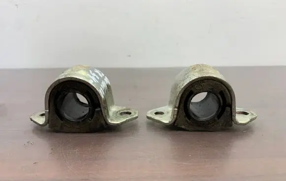 Subaru Outback (BT) Sway bar bush bracket, front 