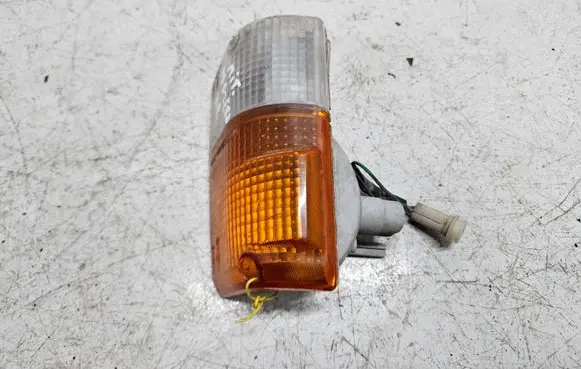 Mitsubishi Pajero Front indicator light 1124236 1124236R 7R01970