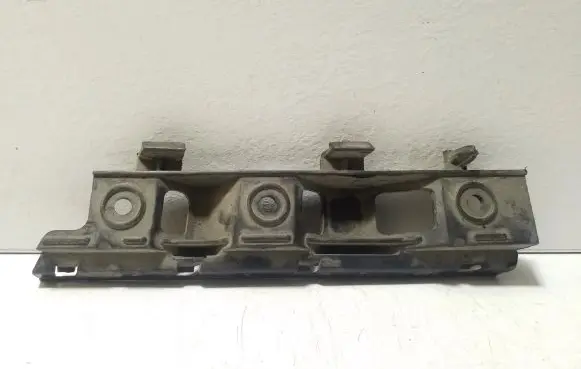 Volkswagen PASSAT B6 Front bumper mounting bracket 3C0807184