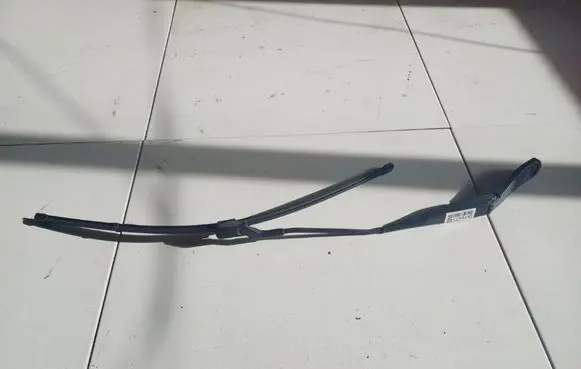Ford Mondeo Mk III Front wiper blade arm 7S7117526AC