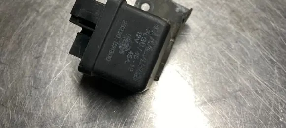 Nissan Almera Tino Glow plug pre-heat relay 25230BN300