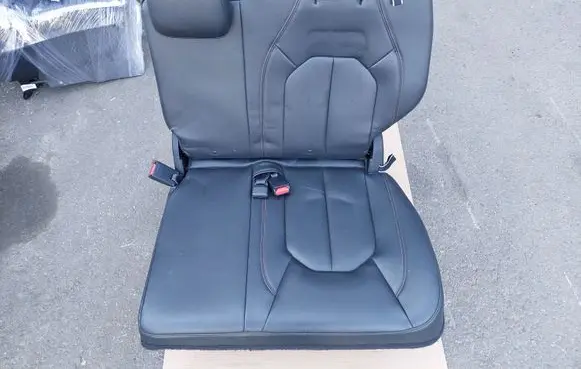 Chrysler Pacifica Third row seats 5RJ47DX9AD