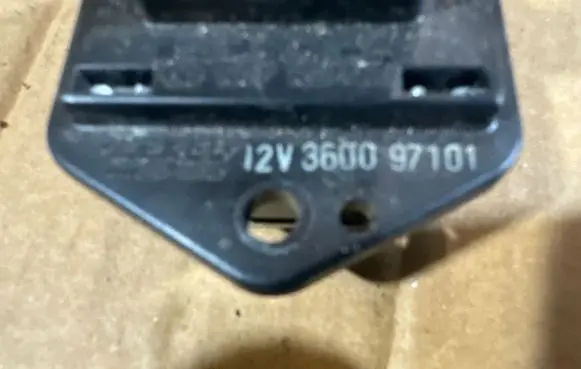 Mitsubishi Pajero Pinin Heater blower motor/fan resistor 360097101