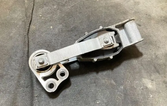 Volvo XC40 Engine mount bracket 31686298