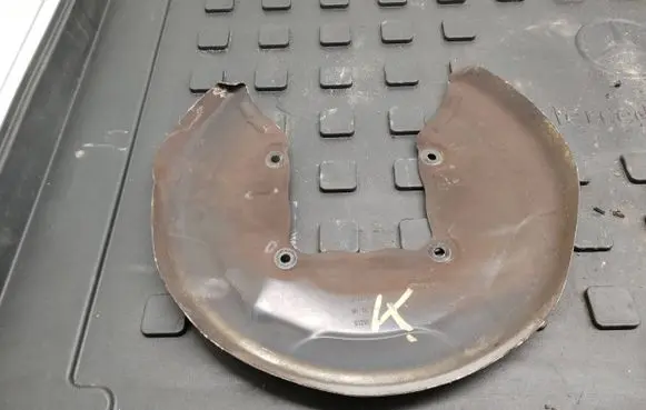 BMW 2 F45 Rear brake disc plate dust cover 6799739