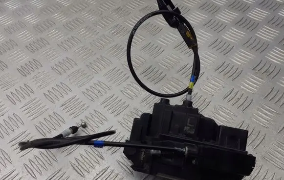 Nissan Note (E11) Rear door lock