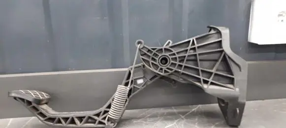 Volkswagen Polo V 6R Clutch pedal 6r1721059s
