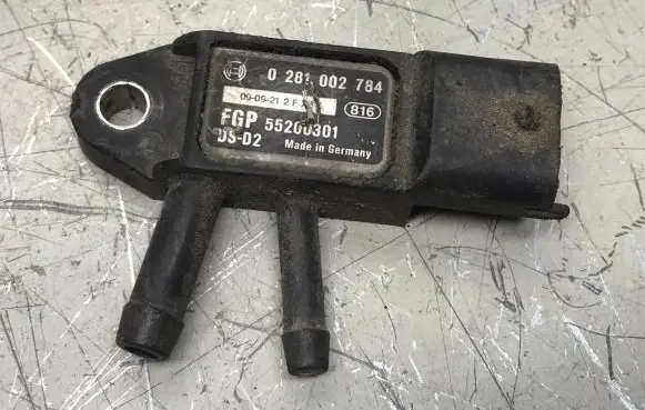 Opel Zafira B Exhaust gas pressure sensor 0281002784 55200301