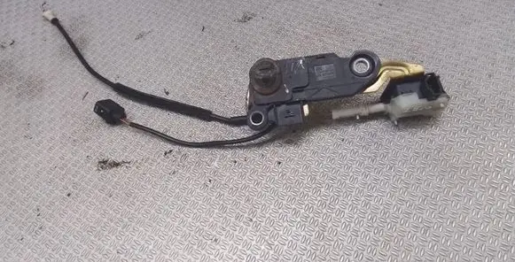 Volkswagen PASSAT B5.5 Tailgate exterior lock 3B9827297A