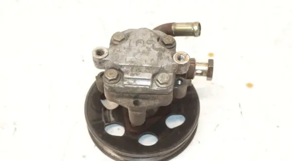 Volkswagen PASSAT B5.5 Power steering pump 058145255E 8D0145156