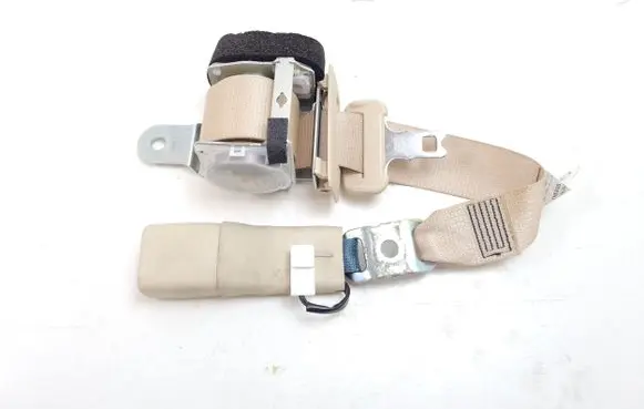 Middle seatbelt (rear)