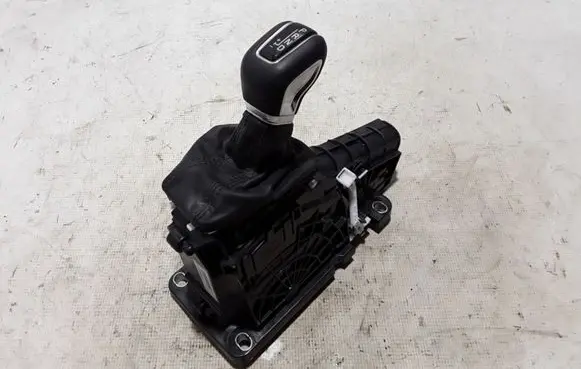 Volvo S60 Gear shifter/selector 32240584