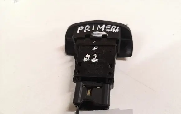 Nissan Primera Hazard light switch 06016