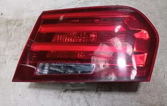 Tailgate rear/tail lights