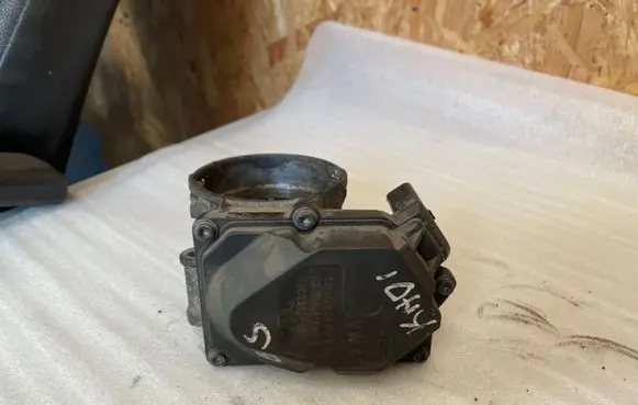 Volkswagen Golf Plus Throttle valve 03G128063M