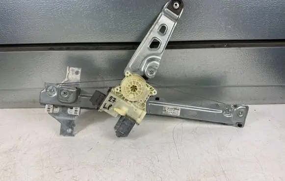 Peugeot 3008 I Front door window regulator with motor 9682808980