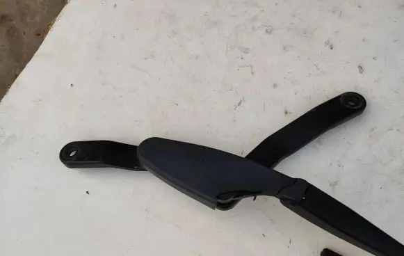 Mercedes-Benz C W204 Front wiper blade arm A2048201544