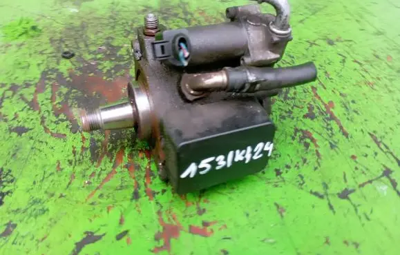 Skoda Fabia Mk2 (5J) Fuel injection high pressure pump 03L130755E