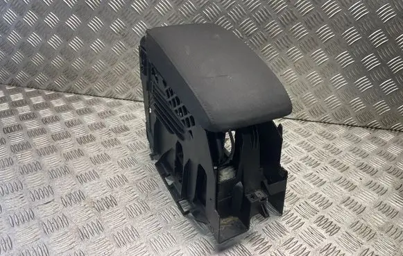 Volkswagen Golf VI Armrest 1K5864251
