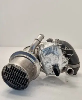 Volkswagen Golf VII EGR valve cooler 04L131512D 12E30047