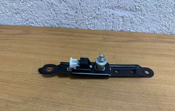 Lexus RX 450H Seat belt adjustment rail E563003