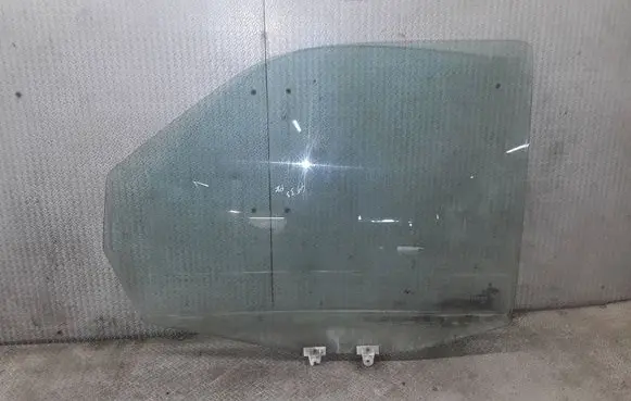 Mercedes-Benz Vito Viano W638 Front door window glass four-door 