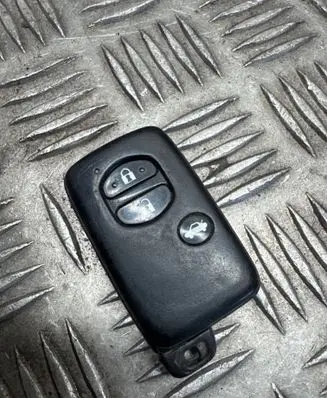 Toyota Avensis T270 Ignition key/card 
