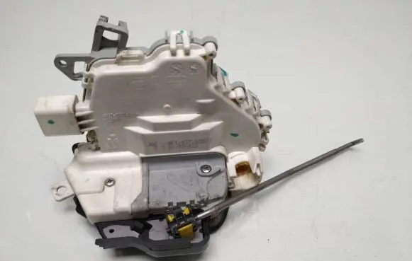 Audi A6 S6 C6 4F Front door lock 4F1837015G