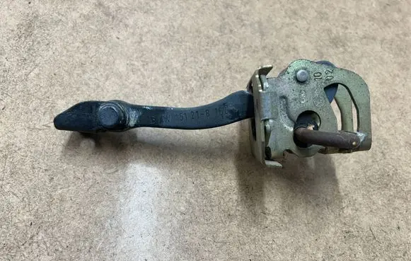 BMW 3 E46 Front door check strap stopper 51218160959 8160959