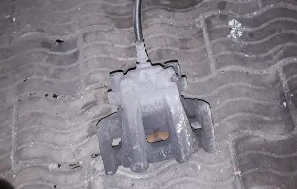 BMW 1 F20 F21 Rear brake caliper 290