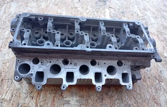 Volkswagen Multivan T5 Engine head V044 03L103403 03L103286A
