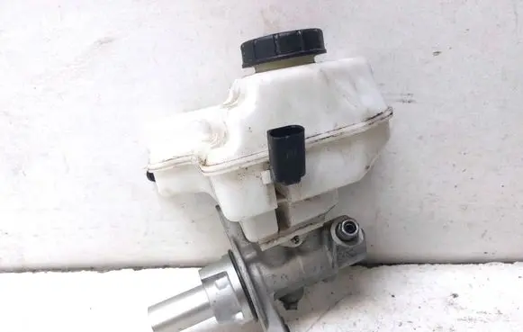 Master brake cylinder