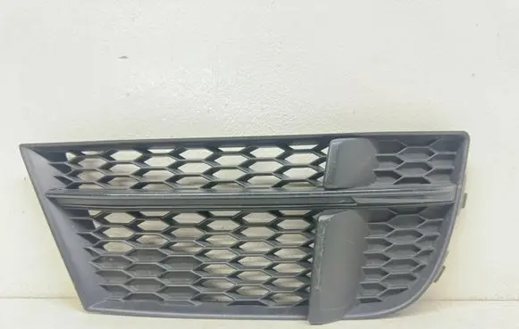 Audi A3 S3 8V Front bumper lower grill 8V3807682Q 8V3807682