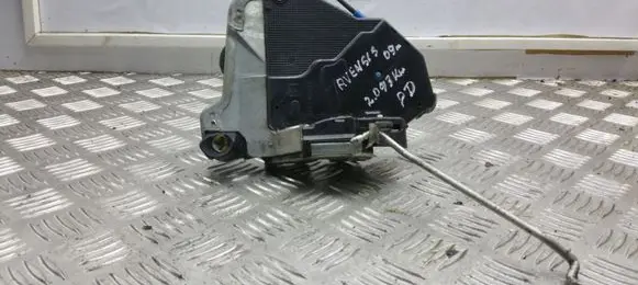 Toyota Avensis T270 Front door lock A046693 9D2118