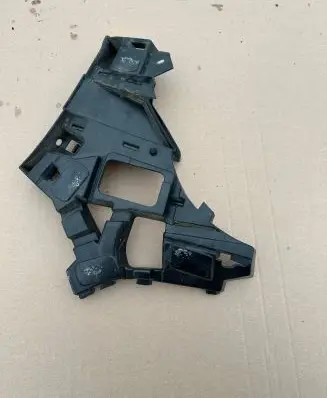 Renault Megane IV Front bumper mounting bracket 623172082R