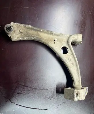 Volkswagen PASSAT B6 Front lower control arm/wishbone BFAT08