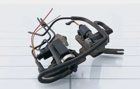 Volkswagen Touareg I Turbo solenoid valve 72290303 1J0906627C 1J0906627