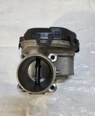 Ford Focus Throttle body valve 9807238580