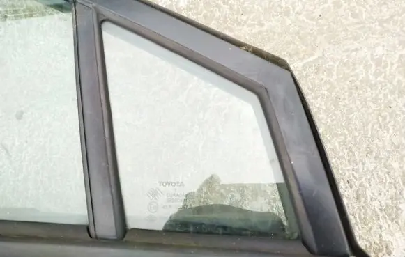Toyota Corolla Verso AR10 Front door vent window glass four-door 